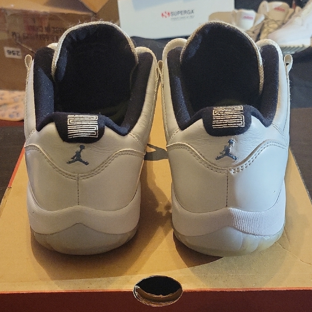 Jordan 11 Retro Low "Legend Blue" (2021) Mens 8 Womens 9.5 EUC W/OG BOX - Picture 5 of 10